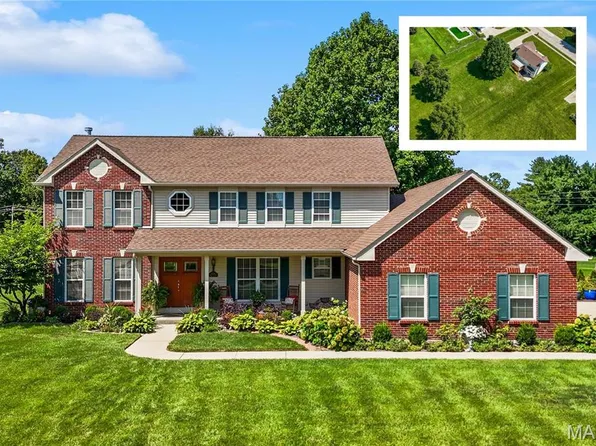4301 Woodfield Pl, Belleville, IL 62226