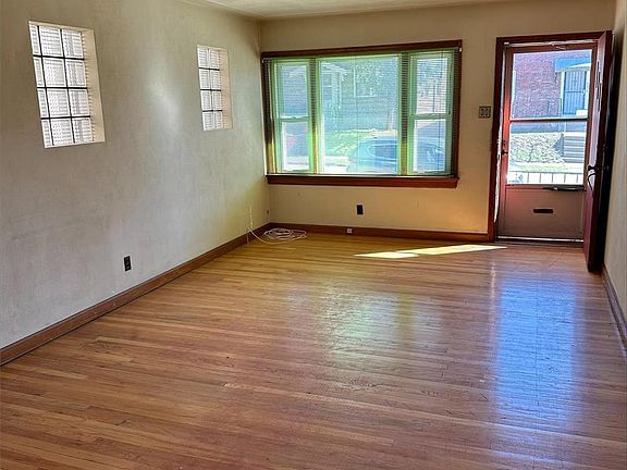 3rd image of 4219 Dressell Ave