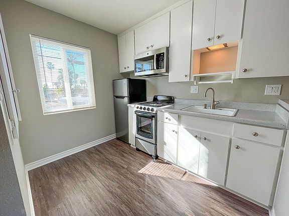 3rd image of 1215 Hornblend St APT 5