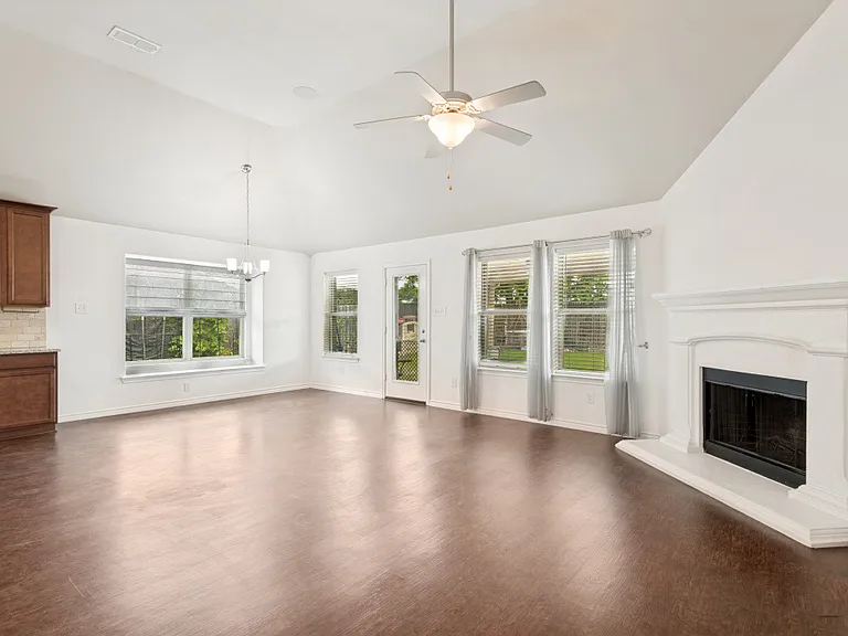 309 Acadia Ln — Photo 6
