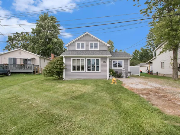 8492 Dixie Hwy, Fair Haven, MI 48023