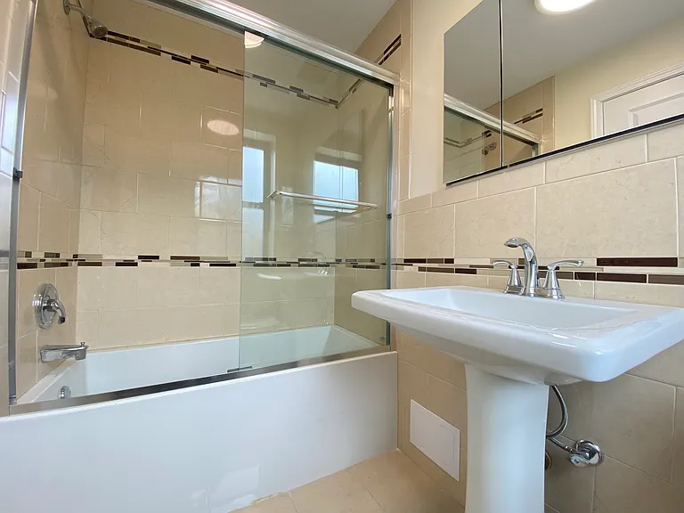 4552 N Clark Street — Photo 14