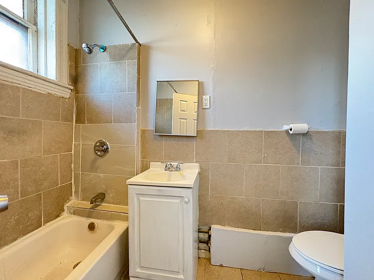 1199 1/2 Broad St #9 — Photo 4