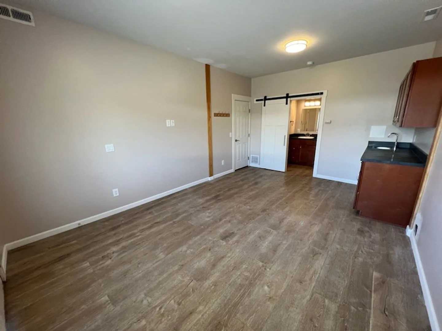215 W Whitman St — Photo 3