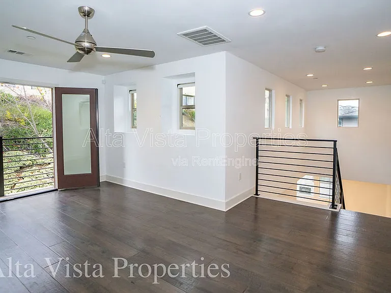2549 Aperture Cir — Photo 31