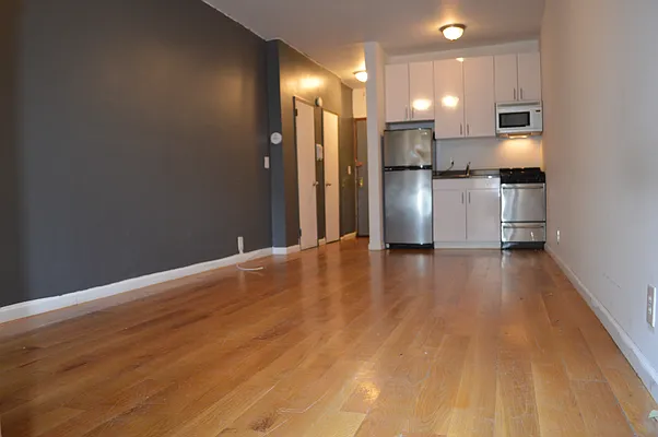 Rented by Weinstein Realty Group | media 6