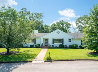 2 Lynncrest Dr, Chattanooga, TN 37411