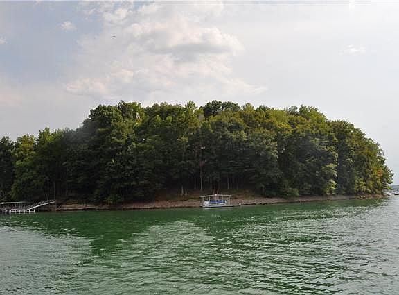 3rd image of 484 Wildwood Cir