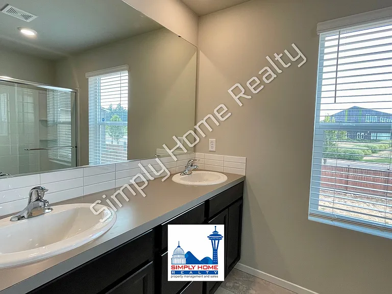 18715 Emmons Ct E — Photo 17