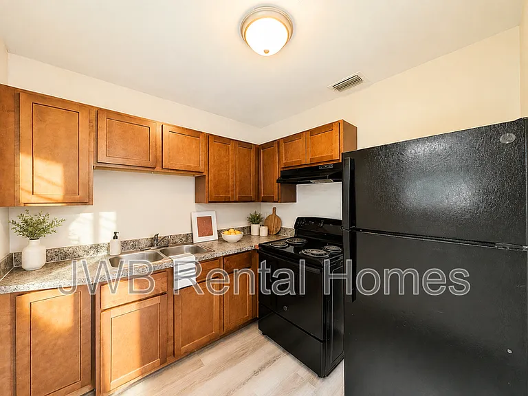 920 Saratoga Blvd — Photo 3