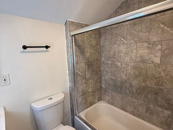 4th image of 745 E 22nd St APT 3