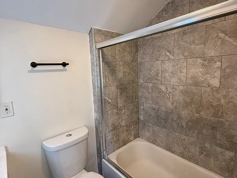 745 E 22nd St #3 — Photo 4