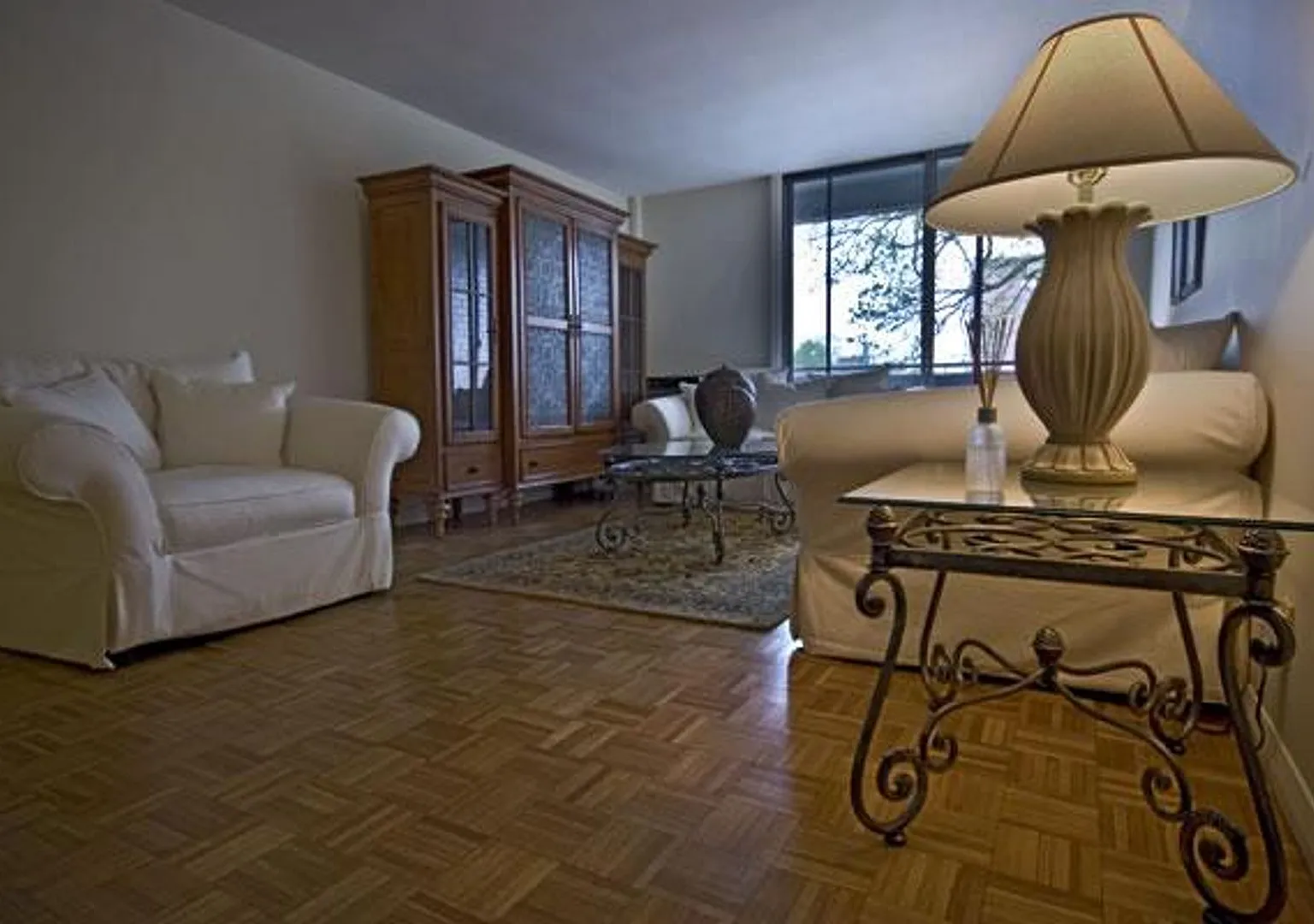 Charming 2 Bedroom-No Broker Fee — Photo 2