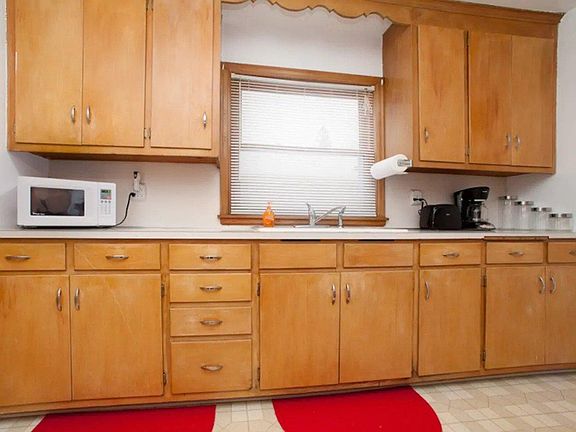 Kitchen remodel pictures coming. New cabinets, quartz countertops, floors.