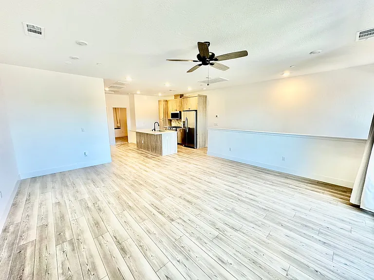 580 N Adler Ln — Photo 4