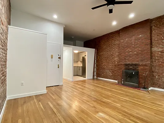 Rented by Bohemia Realty Group | media 33