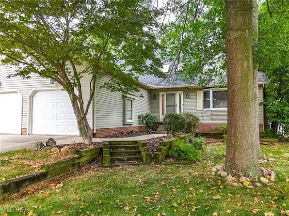 2119 Field Circle Ave, Akron, OH 44312