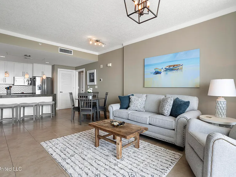 2060 Beach Blvd #707 — Photo 8