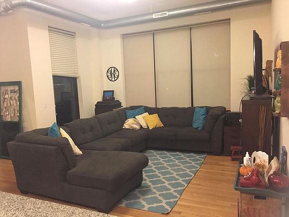 3rd image of 2778 N Milwaukee Ave APT 402A
