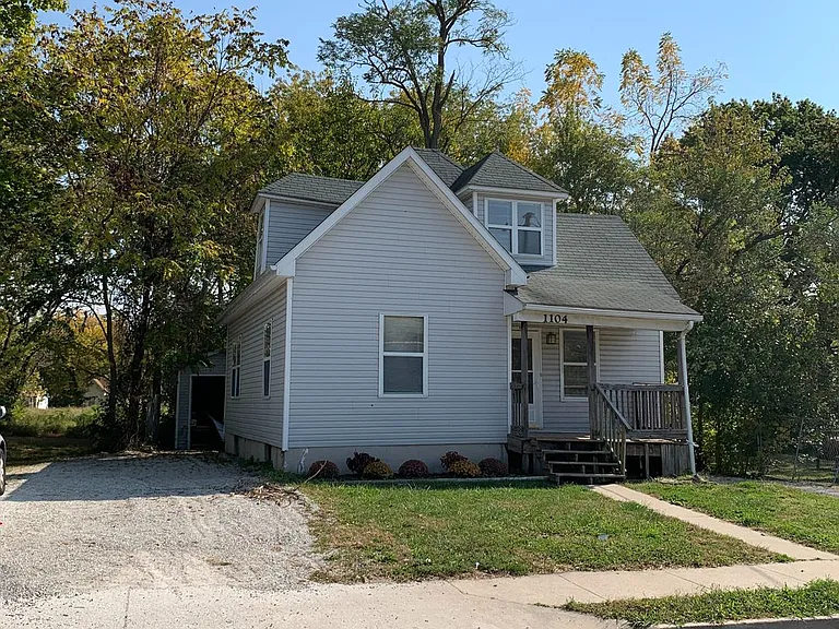 1104 Coats St — Photo 7