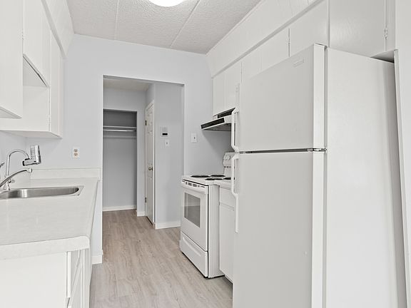 5th image of 411 Lorne St N #7