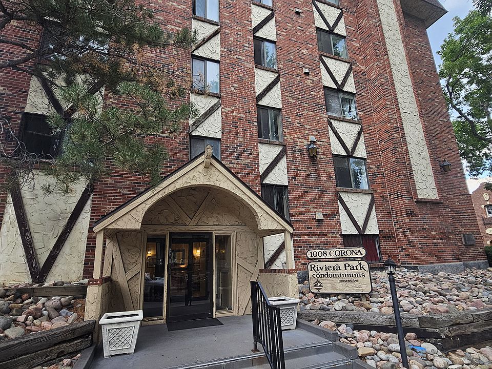 Front of building. Corner 10th and Corona.