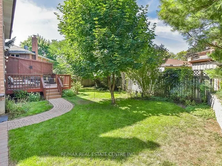 28 Walnut Dr — Photo 2
