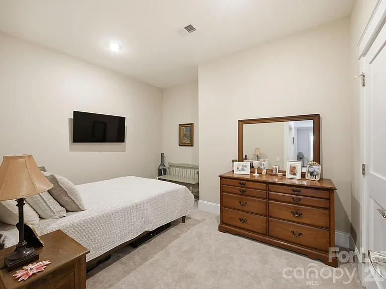 519 Griffith Village Ln — Photo 8