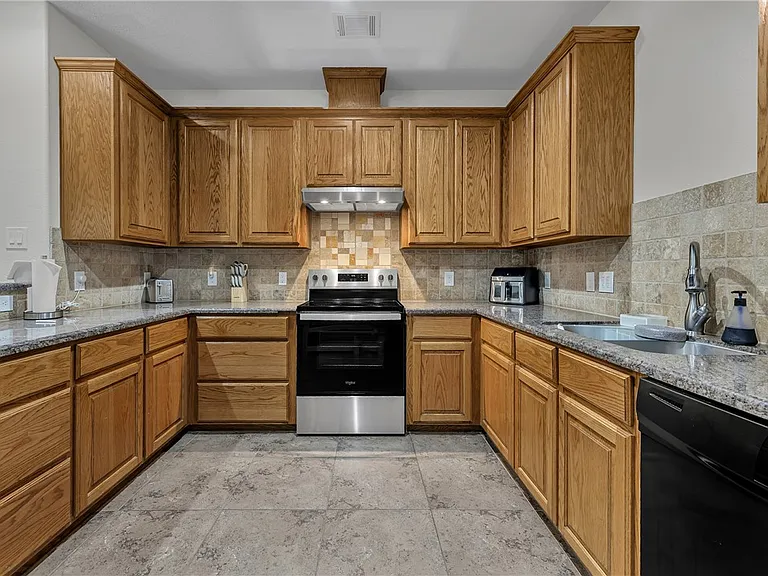 3800 Blackhawk Ln — Photo 9