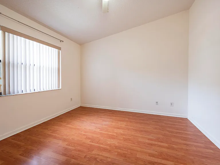 9641 Riverside Dr #F1 — Photo 7