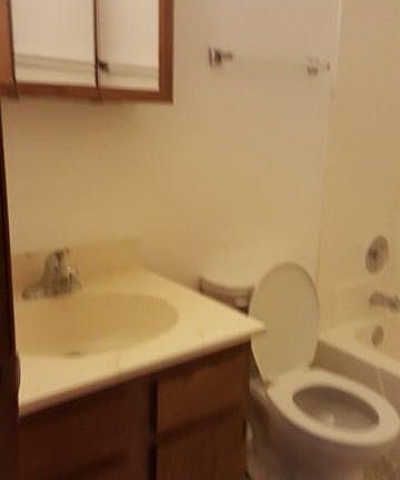 5th image of 255 Glen St APT 2B