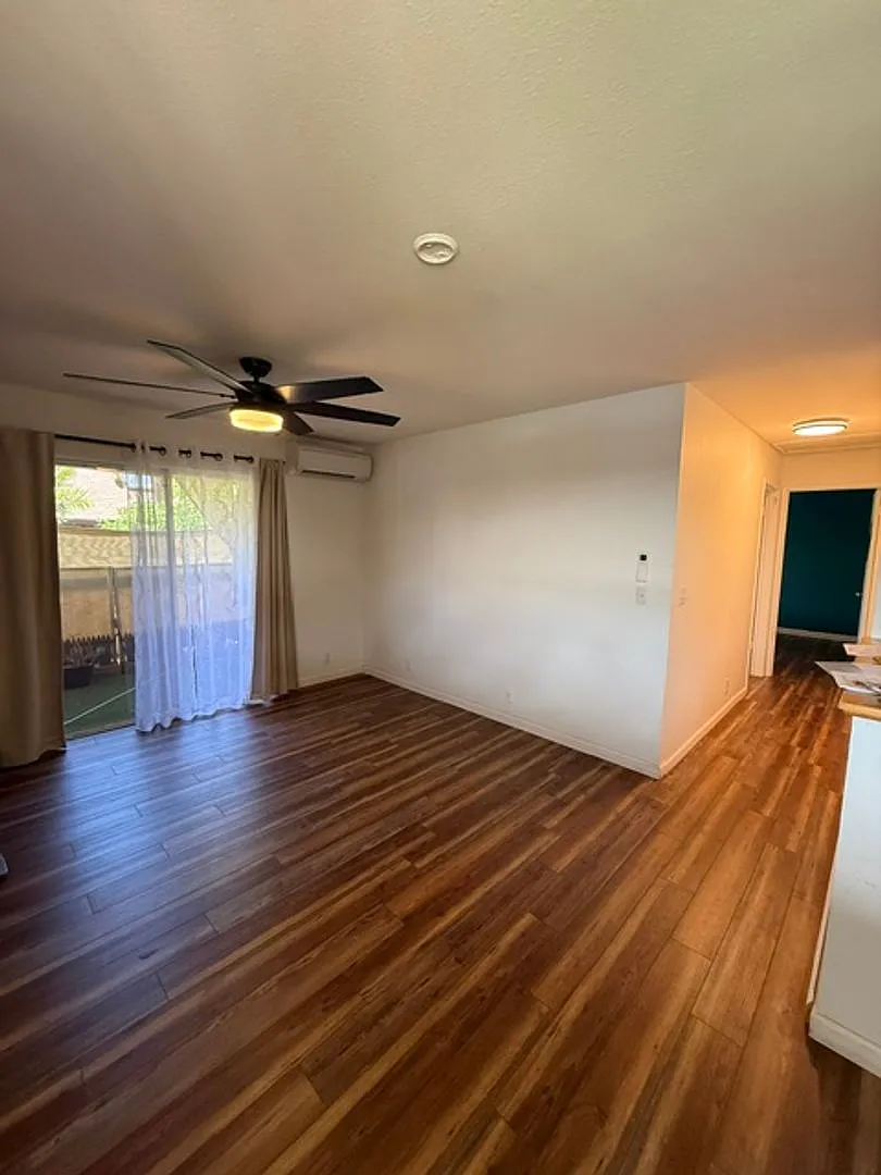 Avail. Now - Southpointe - 2 bed 1.5 bath partially furnished private upstairs unit with 2 parkin... — Photo 3
