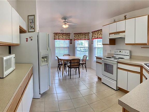 5th image of 710 Vineyard Way