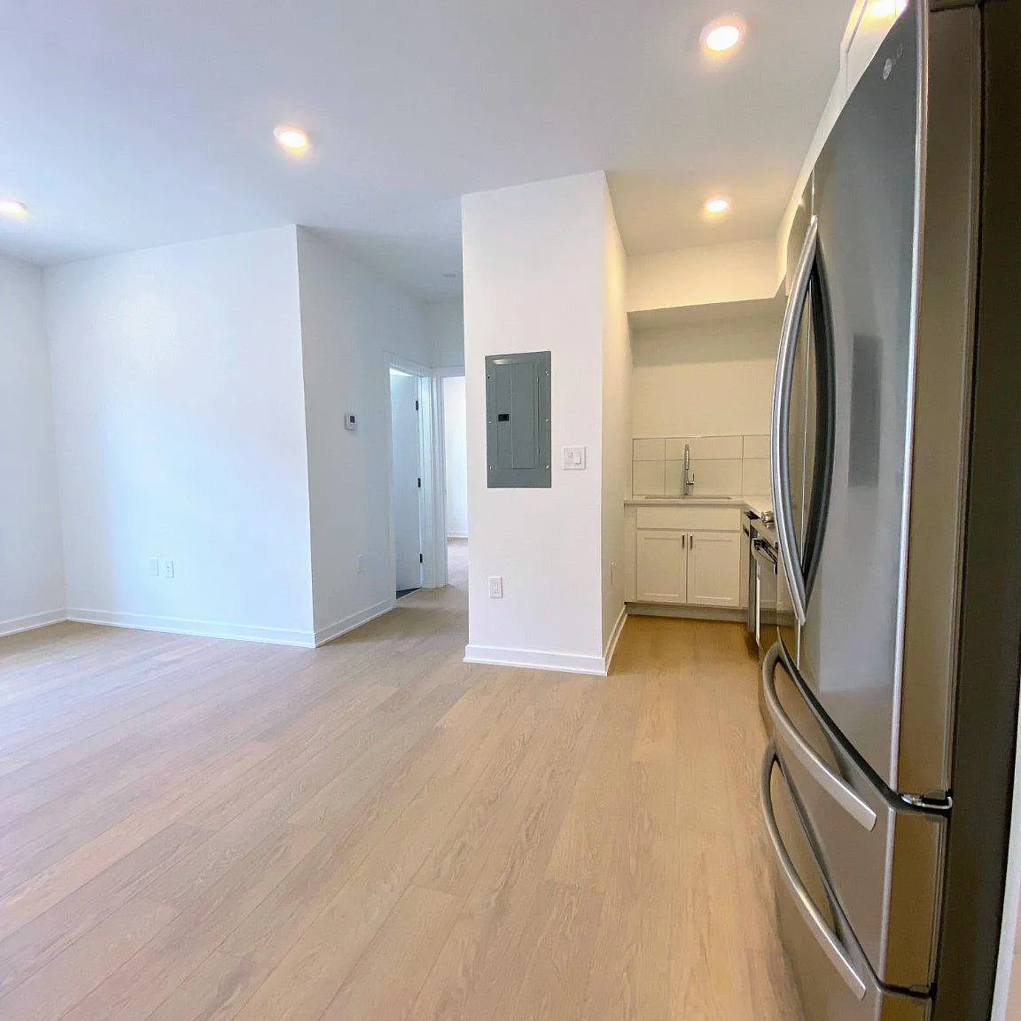 2 bed, 1.0 bath, 735 sqft, $2,599 — Photo 4