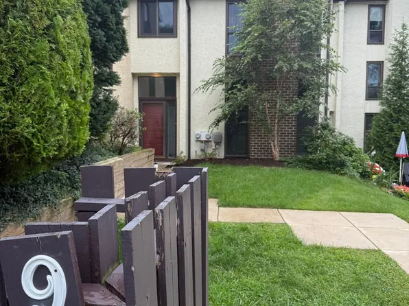 94 Palace Ct, Chalfont, PA 18914