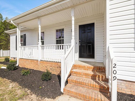 5th image of 209 Hunters Farm Dr