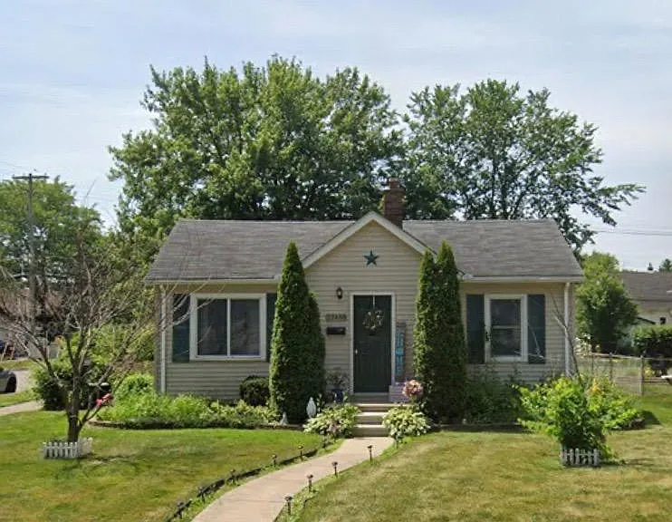 22438 Clairwood St — Photo 1