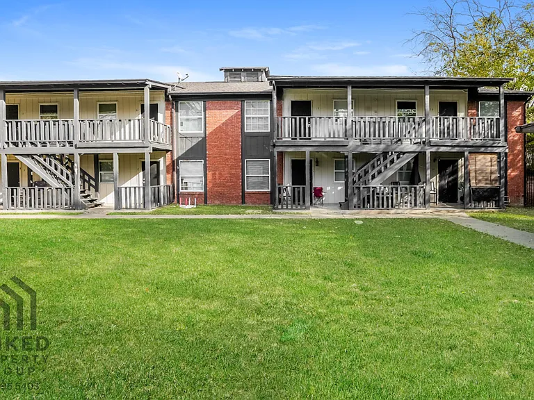 Charl Ann Apartments — Photo 2