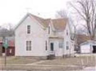 209 4th St SW, Waverly, IA 50677