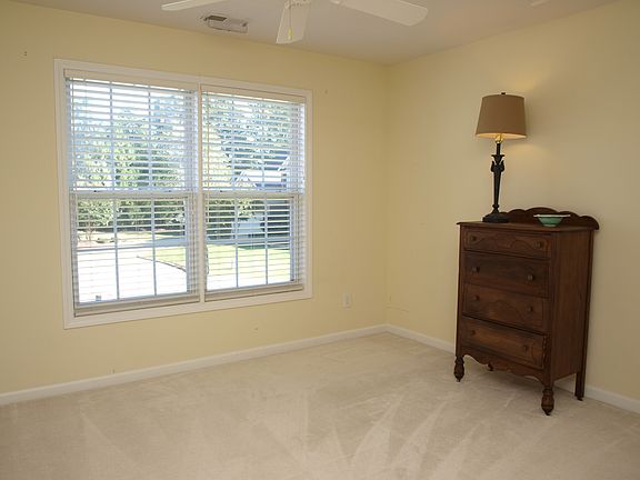 Bedroom w/ private Full Bath