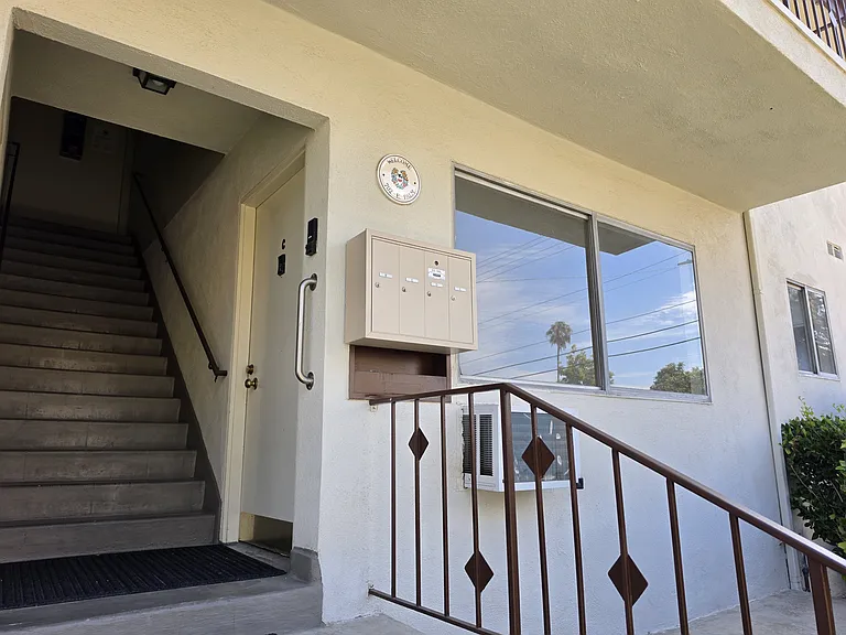 702 E Palm Ave #C — Photo 9