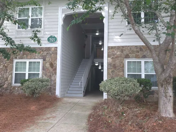 321 Gallery Dr APT 202, Spring Lake, NC 28390
