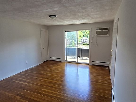 3rd image of 22 Jacqueline Rd APT F