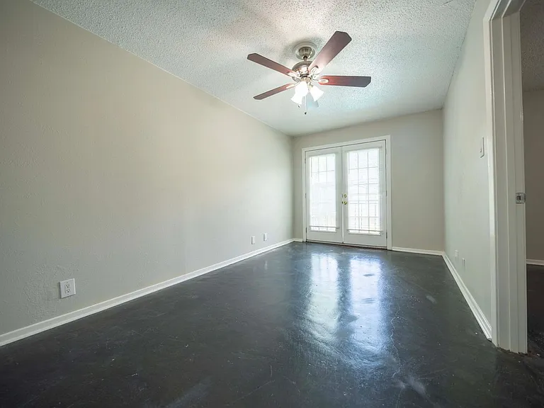 1717 N Locust St — Photo 61