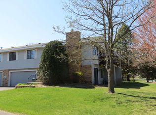 5663 Chatsworth St N, Shoreview, MN 55126