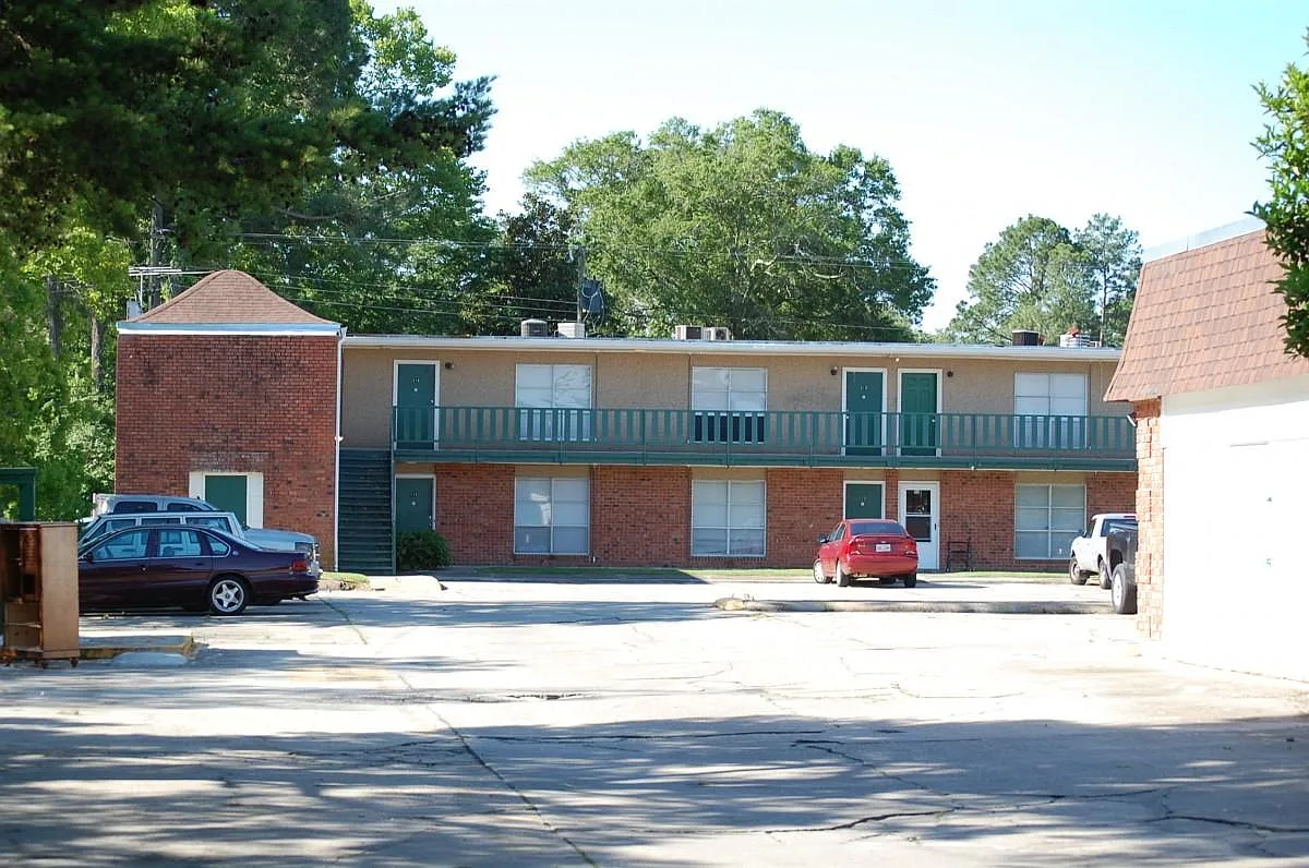 Broadmoor VIP Apartments — Photo 4