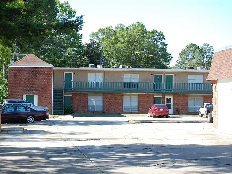Broadmoor VIP Apartments — Photo 4