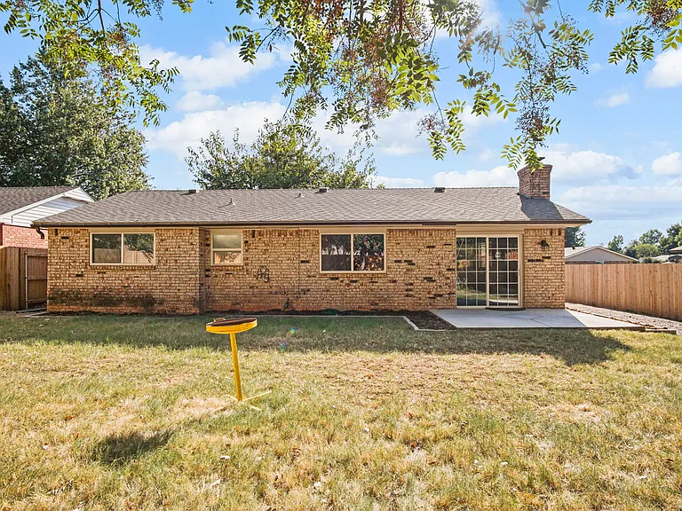 625 Hawthorne Pl — Photo 5