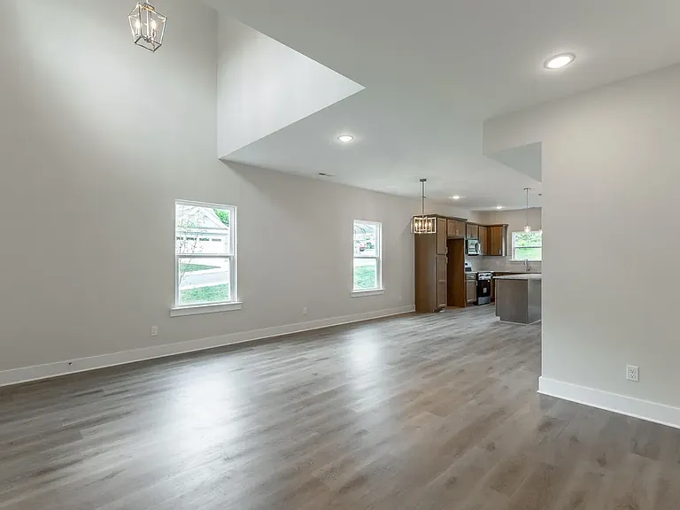 4696 Heiskell Dr — Photo 2