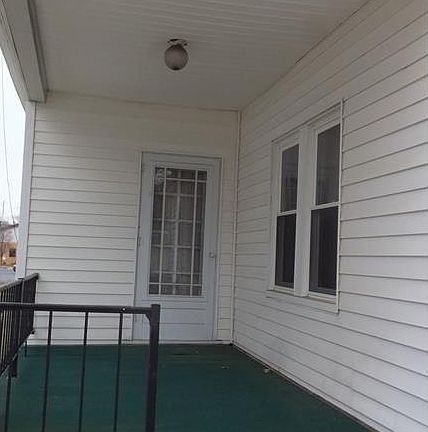 4th image of 329 Lindenwood Ave